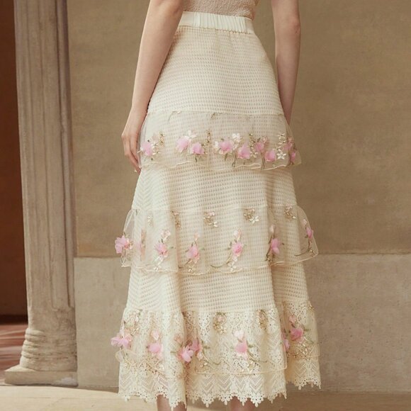 Apricot Elegant Women's Embroidery Flower Contrast Lace Skirt - Picture 2 of 6